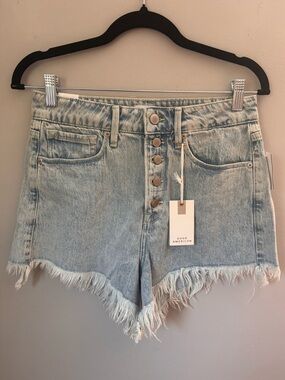 Good American Bombeshell Button-Front Frayed Hem Denim Shorts